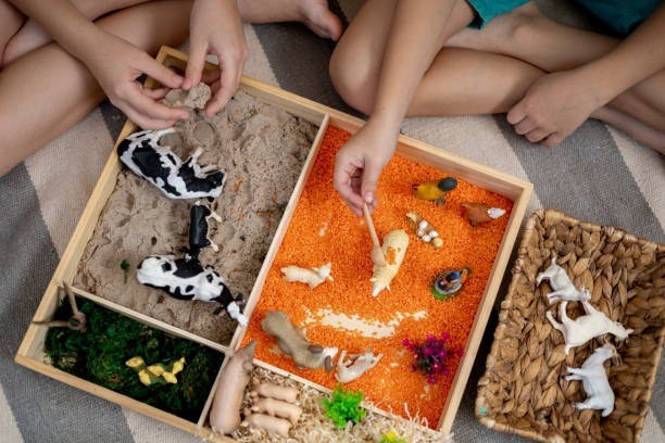sensory play anak, permainan sensorik, stimulasi tumbuh kembang, bahan dapur aman untuk anak, aktivitas edukatif balita, sensory play balita, manfaat sensory play, permainan anak usia dini.